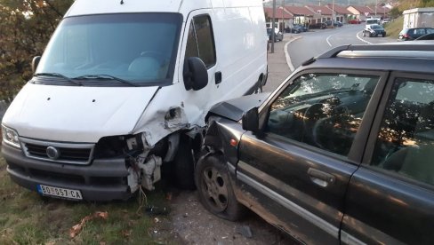 SAOBRAĆAJKA U BORU: Muškarac mitsubišijem udario u parkirani automobil, nastradao na mestu nesreće (FOTO)