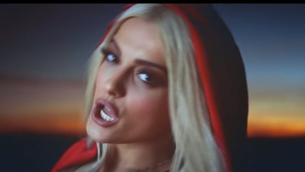 НАЈПОЗНАТИЈА АЛБАНКА КРАДЕ СРПСКО ЈЕЛО: Прво се обрукала Рита Ора, а сад је колегиница кренула њеним стопама (ВИДЕО)