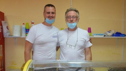 SPREMAJU UŽINU ZA SIROMAŠNE ĐAKE: Porodica Smerdov iz Vršca obezbeđuje obroke za socijalno ugrožene školarce