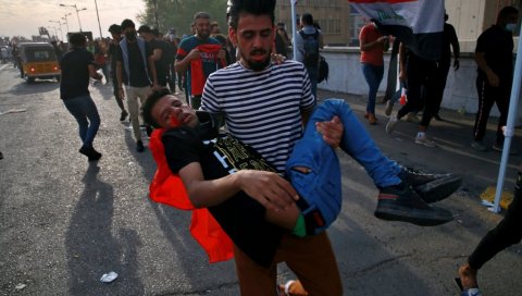 РАТ ИЗМЕЂУ ПОЛИЦИЈЕ И ДЕМОНСТРАНАТА: У сукобима повређено више од 15 људи, настављају се протести у Ираку