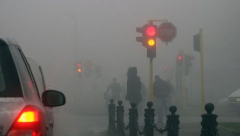 УПОЗОРЕЊЕ ЗА СВЕ ВОЗАЧЕ: Опрезно због магле и смањене видљивости посебно у одређеним деловима Србије