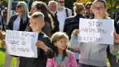 HOĆEMO DA RADIMO: Protest ugostitelja, turističkih radnika i roditelja učenika u Bijeljini