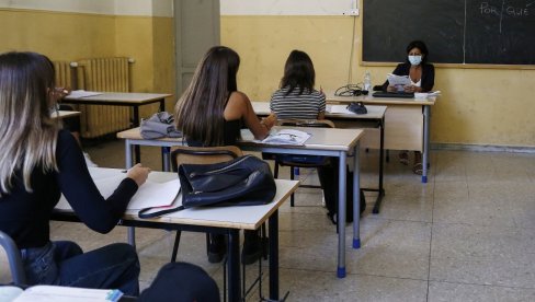 TEST IZ MATEMATIKA ZADAO MUKE: Maturanti izlazili iz učionice bez skoro nijednog urađenog zadatka