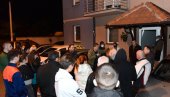 STANOVI HLADNI, U MRAKU DANIMA: Protest stanara zbog isključenja struje u zgradama na Ugrinovačkom putu 32. deo