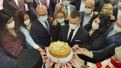 VUČEVIĆ ČESTITAO SVETU PETKU: Interesi građana i države moraju biti iznad stranačkih