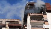 ПРВИ СНИМЦИ ПОЖАРА НА ДОРЋОЛУ: Ватра и даље букти у стамбеној згради - црни дим куља из стана на десетом спрату! (ВИДЕО)