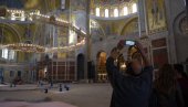 HRAM SVETOG SAVE OTVOREN ZA VERNIKE: Beograđani pohrlili da vide velelepni mozaik (FOTO/VIDEO)