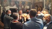 U GRAČANICI OBELEŽENA SLAVA SNS: Slavski kolač presečen u manastiru