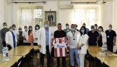 HUMANI GEST CRVENE ZVEZDE: Crveno-beli podelili sezonske ulaznice doktorima u Pančevu