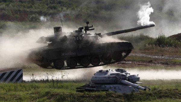 СМРТОНОСНО ОРУЂЕ РУСКЕ АРМИЈЕ: Тенк Т – 72  је кичма копнених снага и биће још дуго у употреби (ВИДЕО)