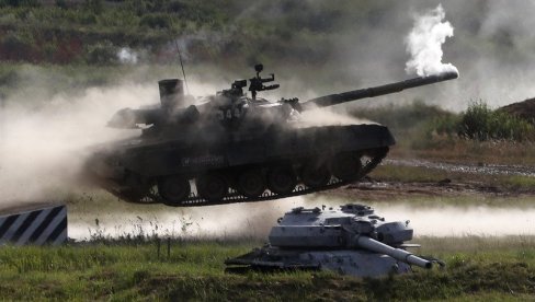 СМРТОНОСНО ОРУЂЕ РУСКЕ АРМИЈЕ: Тенк Т – 72  је кичма копнених снага и биће још дуго у употреби (ВИДЕО)