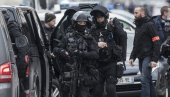NOVI TERORISTIČKI NAPAD U FRANCUSKOJ! Vikao Alahu akbar i zaleteo se na policajce, čuvari reda odmah reagovali (VIDEO)