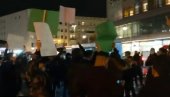 БЕРЛИНОМ ОДЈЕКУЈЕ АЛАХУ АКБАР: Протести против француског председника и у престоници Немачке (ВИДЕО)