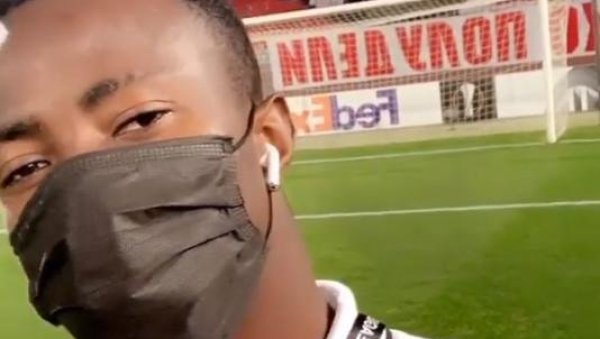 УВРЕДИО И ГРОБАРЕ И ДЕЛИЈЕ: Играч Либереца објавио слику са стадиона - неверица шта је написао! (ФОТО)