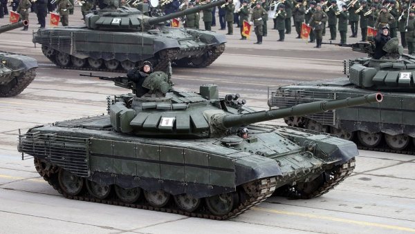 СТИЖУ ТЕНКОВИ, ОКЛОПНИ ТРАНСПОРТЕРИ: Руска армија ће добити више од 400 најмодернијих борбених возила