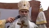 ТРЕНУТАК КАДА ЈЕ И АМФИЛОХИЈЕ ЗАПЛАКАО: Погледајте како је митрополит саопштио Србима да је преминуо патријарх Павле (ВИДЕО)