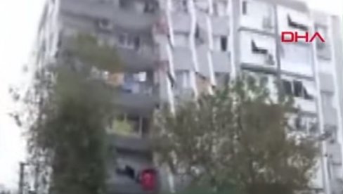 ZGRADA NESTALA U SEKUNDI: Jezivi snimak iz Turske, višespratnica se srušila kao da od kartona (VIDEO)