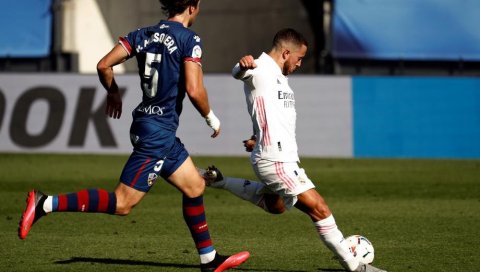 АЗАР СЕ ВРАТИО! Спектакуларан гол Белгијанца (ВИДЕО)