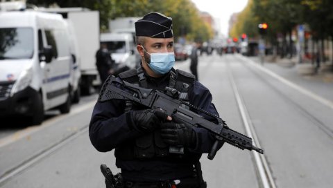 ТАЛАЧКА КРИЗА У ТОКУ: Отмица у Паризу, јаке полицијске снаге на лицу места