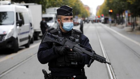 NOVI NAPAD U FRANCUSKOJ, UPUCAN PRAVOSLAVNI SVEŠTENIK! Policija blokirala područje, traje potraga za napadačem