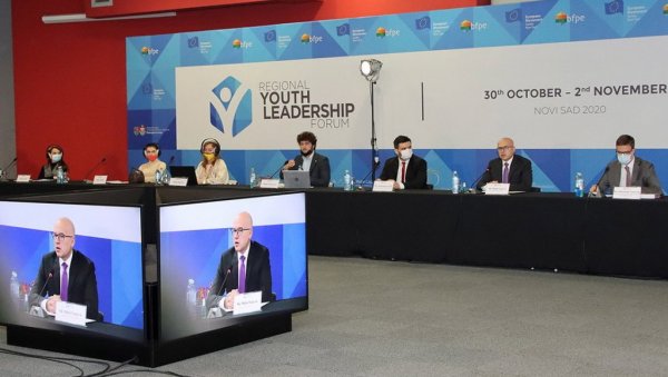 НАШ РЕГИОН ДЕЛИ ИСТЕ ИЗАЗОВЕ: У фокусу дводневног форума младих лидера региона економско повезивање