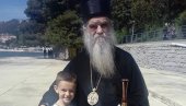 ДРАГИ МОЈ ЂЕДО, ПРИЗНАЈЕМ ПЛАКАО САМ: Емотивно писмо дечака, симбола литија, митрополиту Амфилохију!