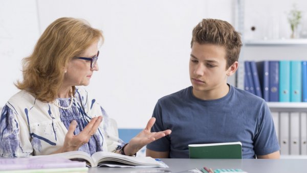 ТРАЖЕ ПОМОЋ ЧАК И ЗА СРПСКИ: Епидемија повећала интересовање деце и родитеља за приватне часове