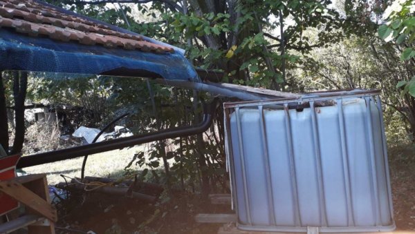 НА КОРАК ОД ВОДОВОДА, А  ПИЈУ КИШНИЦУ: Житељи Ковине покушавају да се умреже попут комшија са трешње