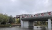 TEŠKA NESREĆA IZBEGNUTA ČUDOM: Metro izleteo iz šina, zaustavio se na kitovom repu (FOTO/VIDEO)