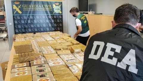 ВЕЛИКА ЗАПЛЕНА ИНТЕРПОЛА: Хиљаде комада оружја и дрога у вредности од 5,7 милијарди долара
