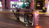 TEŠKA NESREĆA U SARAJEVU: Automobil se prevrtao po ulici, jedna osoba u bolnici (VIDEO)