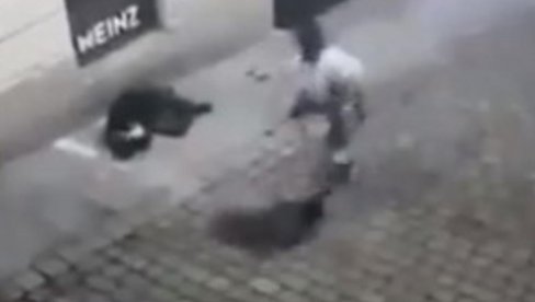 STRAVIČAN SNIMAK IZ BEČA: Terorista ranjava mladića, a onda ga overava (UZNEMIRUJUĆI VIDEO)
