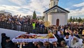 АМФИЛОХИЈЕВ ЗАВЕТ ТЕСТ ЗА КРИВОКАПИЋА: Позивање на Косово током испраћаја митрополита отвара питање повлачења признања лажне државе