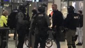 EVAKUISANA STANICA, OBUSTAVLJEN SAOBRAĆAJ: Sumnjiva situacija u Utrehtu, policija  uhapsila dve osobe  (VIDEO)