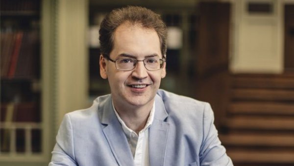 ВАРЈОН СТИЖЕ НА КОЛАРАЦ: Мађарски пијаниста отвара сезону серијала STEINWAY & SONS