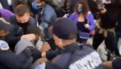 INCIDENT NA PROTESTU KOD BELE KUĆE: Uhapšen demonstrant! (VIDEO)