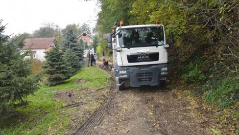GRADI SE NOVA ULICA U ŽARKOVU: Prve kuće izgrađene pre 90 godina, generacije stasavale bez asfalta