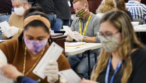 PREDSEDNIK TRAMP: Ovi izbori nisu završeni, podnosimo tužbe u više država – tražimo ručno brojanje glasova