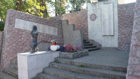 КРВАВО КОЛО СЕ СПРЕМА: Оскрнављен споменик палим борцима у Другом светском рату на Савини