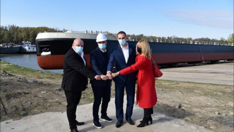 ДИВ ПЛОВИ ОД БЕГЕЈА ДО РАЈНЕ: Поринут највећи речни танкер на свету изграђен у бродоградилишту у Зрењанину