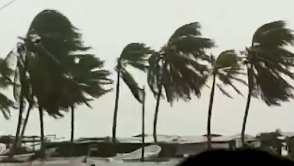 СТИГЛО УПОЗОРЕЊЕ ЗА ТРОПСКУ ОЛУЈУ: Север Кариба под јаким ризиком, неизвесно где ће се олуја даље преселити