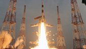 INDIJCI LANSIRALI RAKETU U SVEMIR: Sateliti se uspešno odvojili u orbiti, sledeće godine kreću u pohod na Mesec (FOTO)