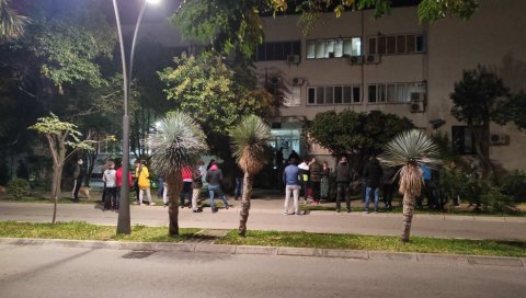 ПРОТЕСТ ЗБОГ ХАПШЕЊА СВЕШТЕНИКА: Грађани се окупили испред Центра безбедности Бар, у току је саслушање