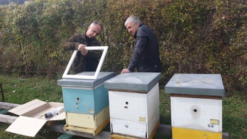 PČELE ŠALJU SMS PORUKE: Nesvakidašnji izum Emira Hašimbegovića iz Prijepolja oduševio pčelare