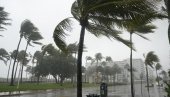 ЕТА СЕ ЗАХУКТАВА Флорида већ броји мртве - наложена је евакуација становништва,  затворене су плаже, не ради јавни превоз