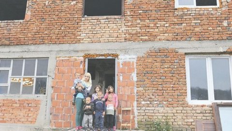 НОВИ КРОВ ПРЕ ЗИМЕ: Стиже помоћ у акцији Новости породици Бећирај из Малог Пожаревца, да обнове кућу оштећену у пожару
