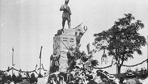 СЛЕПИ ГУСЛАР КАО НЕКАД НА КАЛЕМЕГДАНУ: Скулптура коју су Аустроугари склонили 1916. године, враћа се на Београдску тврђаву