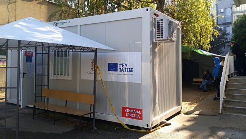 ПОМОЋ ВОЈСКЕ СРБИЈЕ: Постављен шатор код ковид амбуланте у Пожаревцу