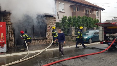 POŽAR U NOVOM PAZARU: Izgoreo ugostiteljski objekat, tri ekipe vatrogasaca suzbijale vatrenu stihiju