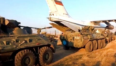 РУСЛАНИ СЛЕТЕЛИ У ЈЕРМЕНИЈУ: Још 20 руских авиона стиже у Нагорно-Карабах, достављају појачања (ВИДЕО)